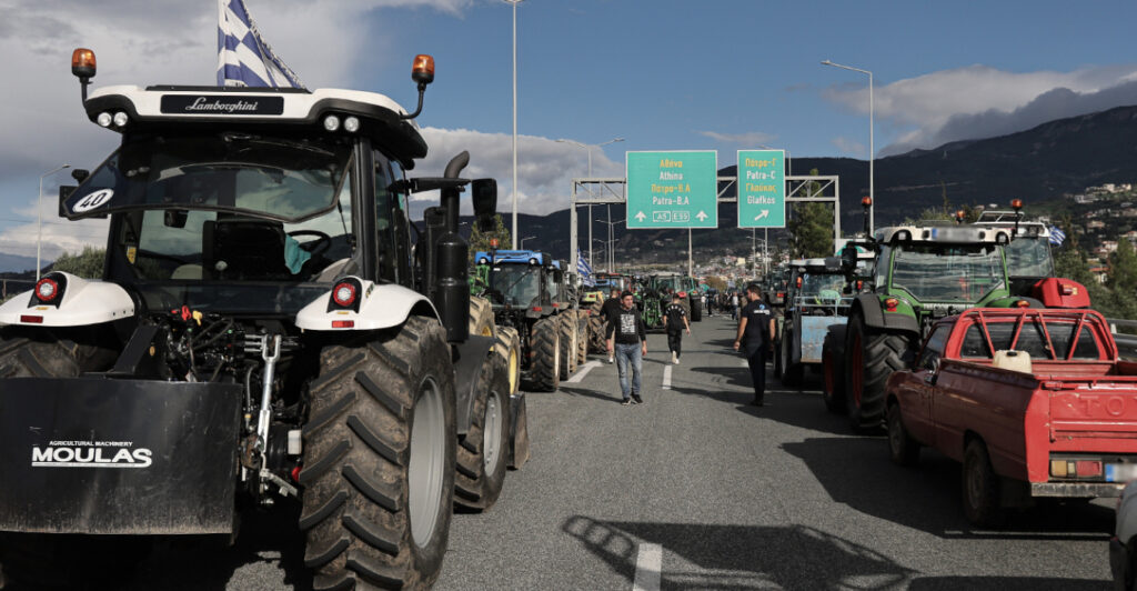 Εχουν ικανοποιηθεί ή δρομολογηθεί προς λύση τα 20 από τα 27 αιτήματα των αγροτών, λέει η κυβέρνηση