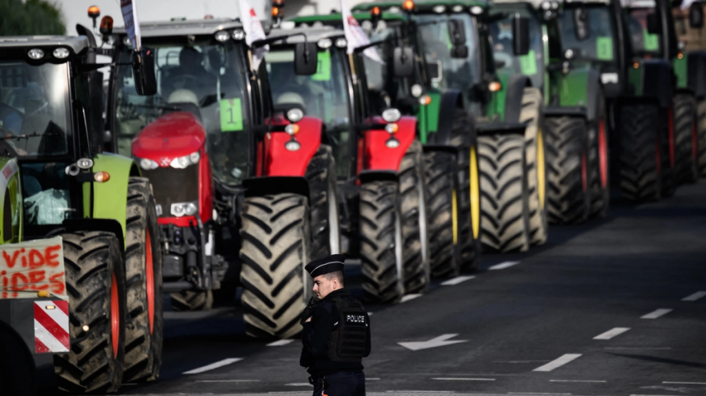Γαλλία: Η κυβέρνηση απευθύνει έκκληση στους αγρότες για χριστουγεννιάτικη εκεχειρία