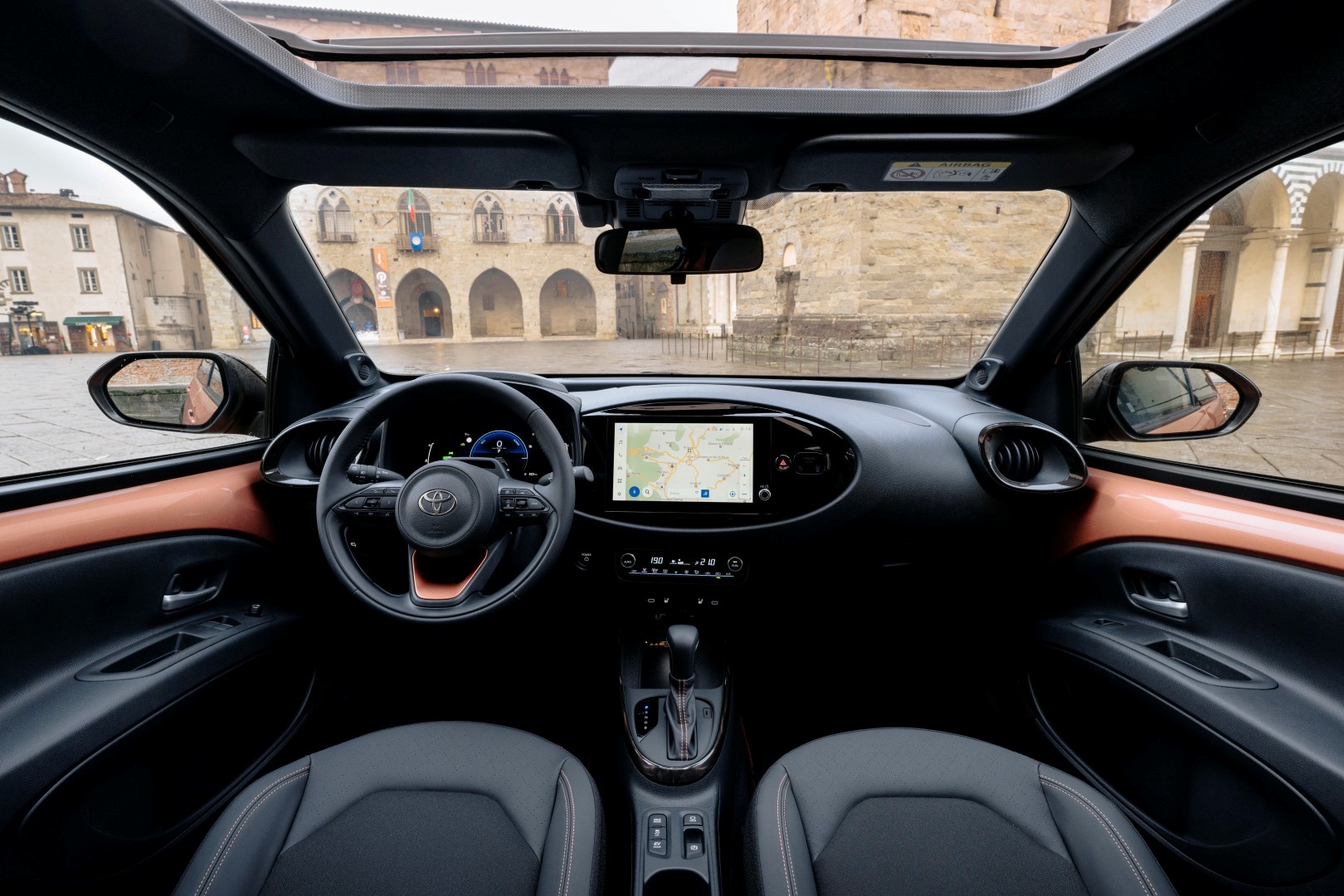 Toyota Aygo X Hybrid: Πρώτη γνωριμία στη μαγευτική Φλωρεντία