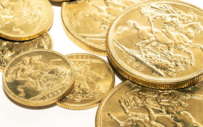 Τα 1.000 ευρώ στην πώληση αγγίζει πλέον η χρυσή λίρα, συνεχίζοντας την ανοδική πορεία της, προκαλώντας έντονο ενδιαφέρον αγοραστών και από πωλητών.