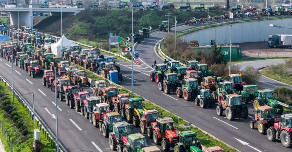 Έξοδος Χριστουγέννων με χαμηλές ταχύτητες - Η εικόνα στα αγροτικά μπλόκα και οι δρόμοι που είναι ανοιχτοί