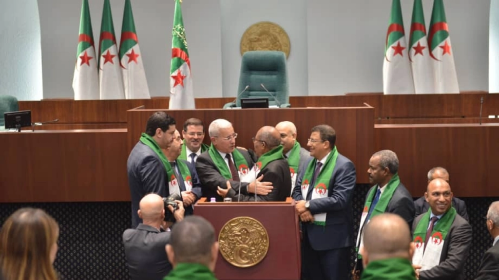 Ναι από το κοινοβούλιο της Αλγερίας σε νόμο που ποινικοποιεί τη γαλλική αποικιοκρατία