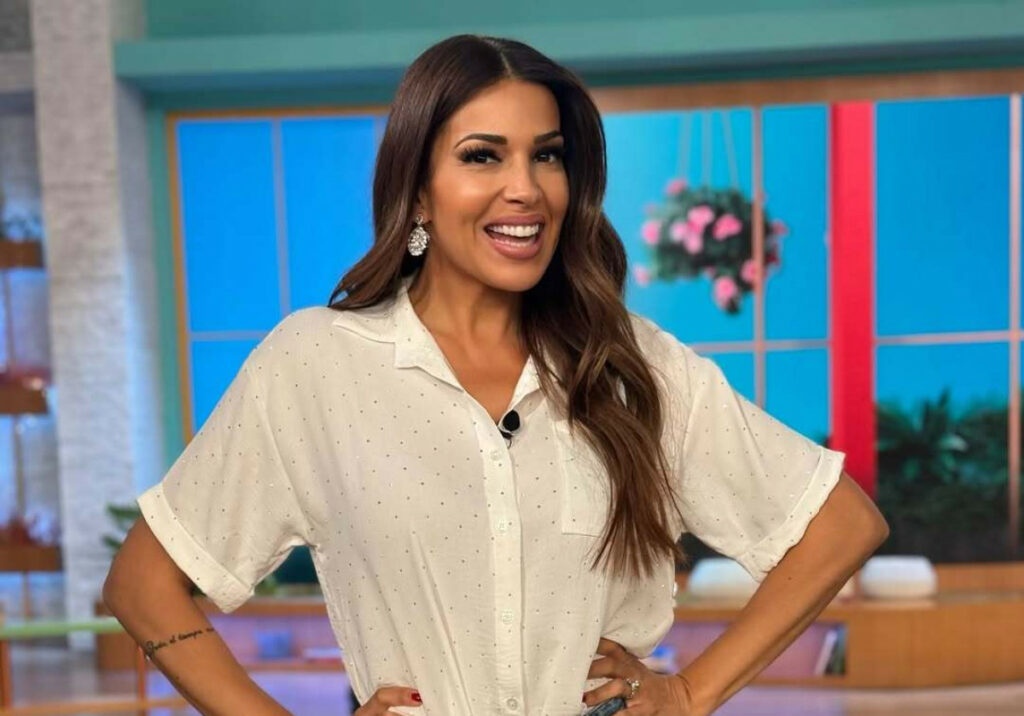 Αναφερόμενη στη σεξουαλική παρενόχληση που έχει δεχτεί η Ελένη Χατζίδου εξομολογήθηκε πως δεν έχει βρει το κουράγιο να καταγγείλει το περιστατικό. Η τραγουδίστρια τόνισε επίσης ότι άτομα που την περιέβαλλαν την αποθάρρυναν και την απέτρεπαν από το να μιλήσει δημόσια για την τραυματική εμπειρία που βίωσε. Παράλληλα, ανέφερε ότι ο συγκεκριμένος άνθρωπος εξακολουθεί να φέρεται κατά αυτόν τον τρόπο. «Ο συγκεκριμένος άνθρωπος, που είχε κάνει όλα αυτά σε μένα, το έχει κάνει σύστημα, έτσι φέρεται. Υπήρχαν πολλοί δίπλα του που αντί να του πουν 