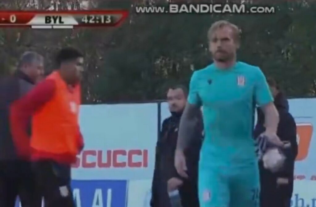 Αλβανία: Τερματοφύλακας έφυγε από το γήπεδο την ώρα του αγώνα - ΒΙΝΤΕΟ