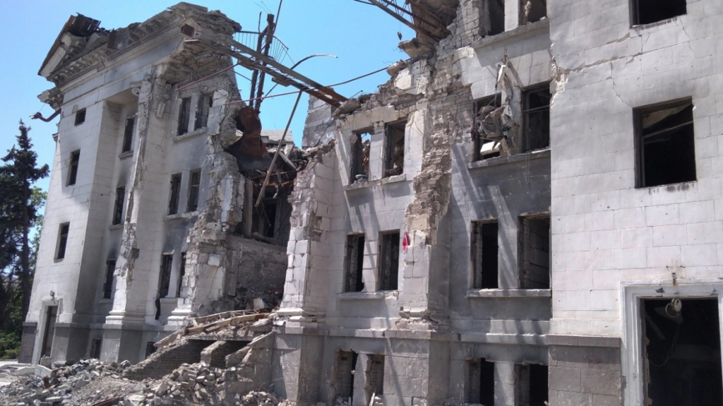 Ετοιμάζεται να ρωσοποιήσει την Μαριούπολη η Ρωσία - Ανοίγει το θέατρο της πόλης