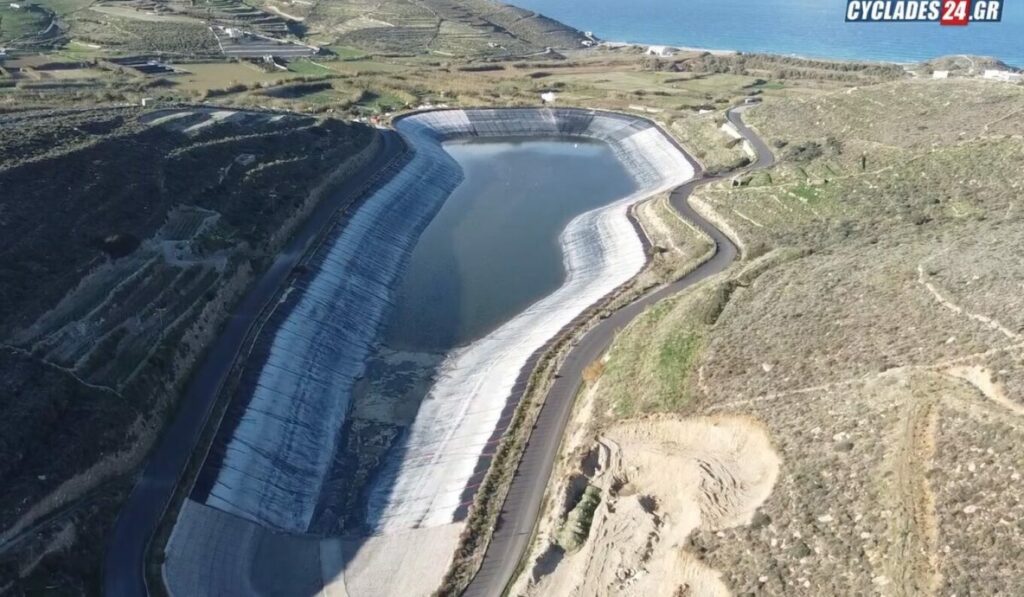 Η παρατεταμένη ανομβρία και η αυξημένη κατανάλωση ενόψει τουριστικής σεζόν επαναφέρουν τον φόβο της λειψυδρίας και την εξάρτηση από τις αφαλατώσεις