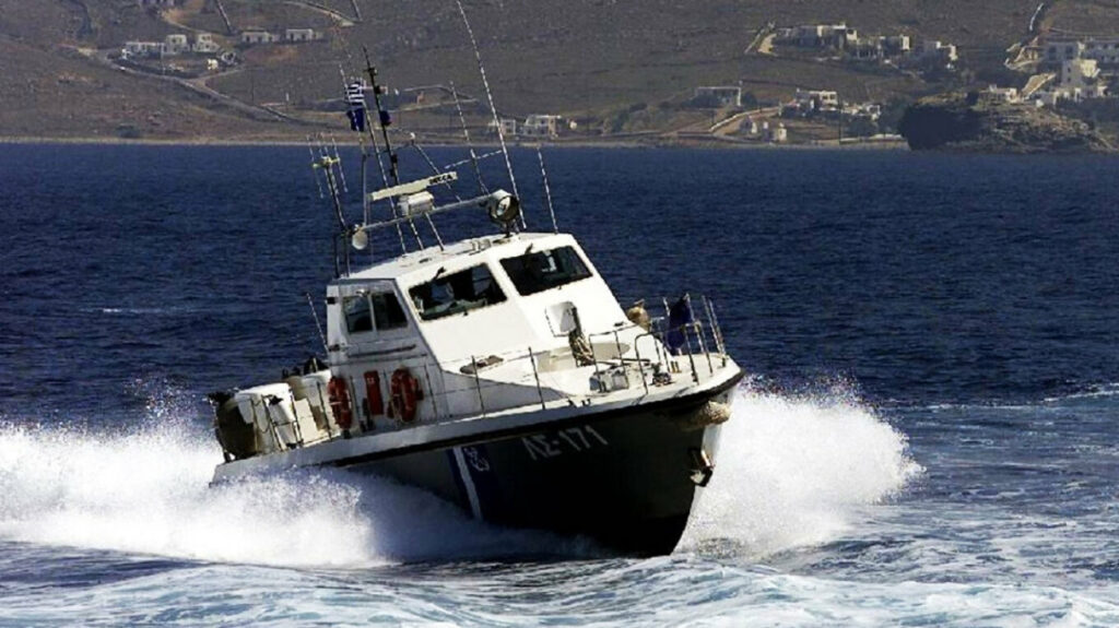 Σάμος: Ένας νεκρός και τέσσερις αγνοούμενοι μετανάστες - Άλλοι 26 εντοπίστηκαν στην ξηρά