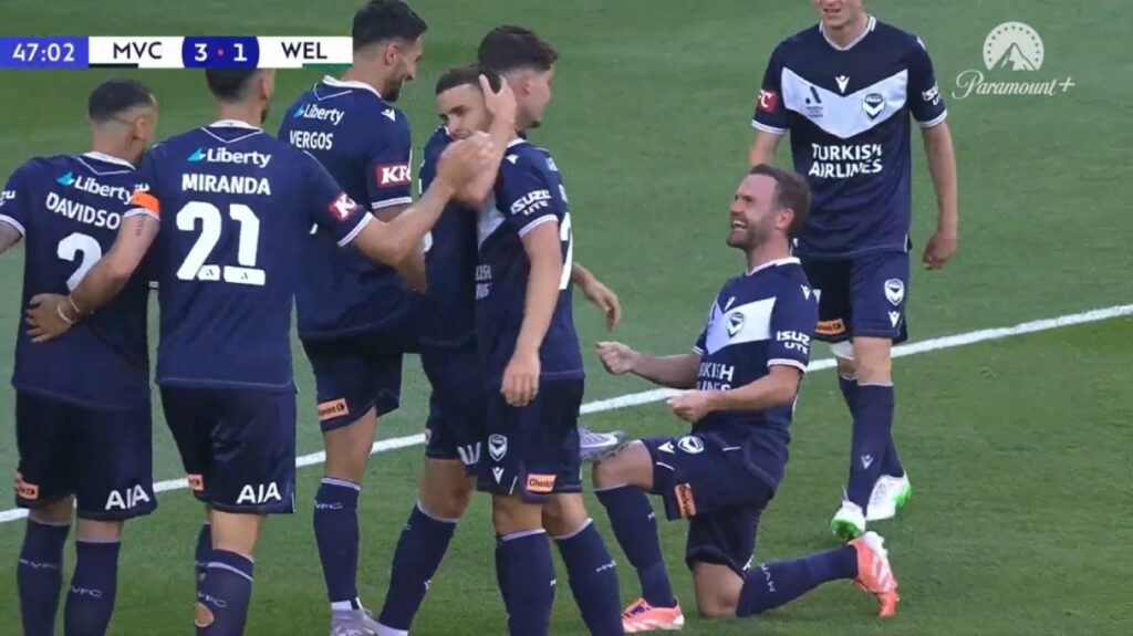 Νίκος Βέργος: Έκανε χατ τρικ στη Μελβούρνη και ο Χουάν Μάτα υποκλίθηκε να του... καθαρίσει το παπούτσι - ΒΙΝΤΕΟ