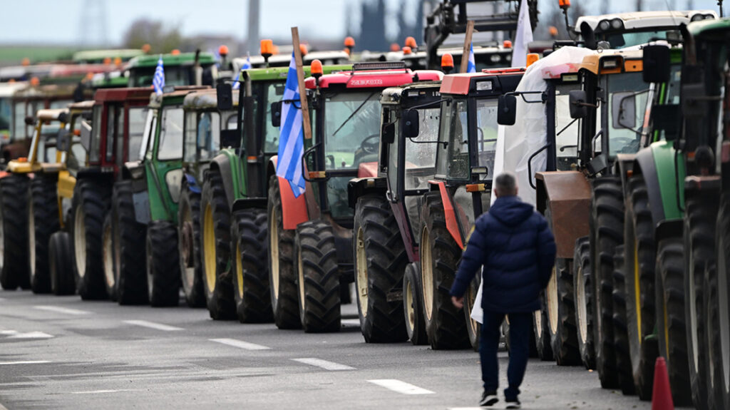 Αγρότες: Καβγάς on air για τα μπλόκα και τον διάλογο με την κυβέρνηση: «Εμένα δεν με πήρε αγκαλιά ο Κουτσούμπας» - «Δεν είμαστε ούτε καλικάντζαροι, ούτε λαγοί»