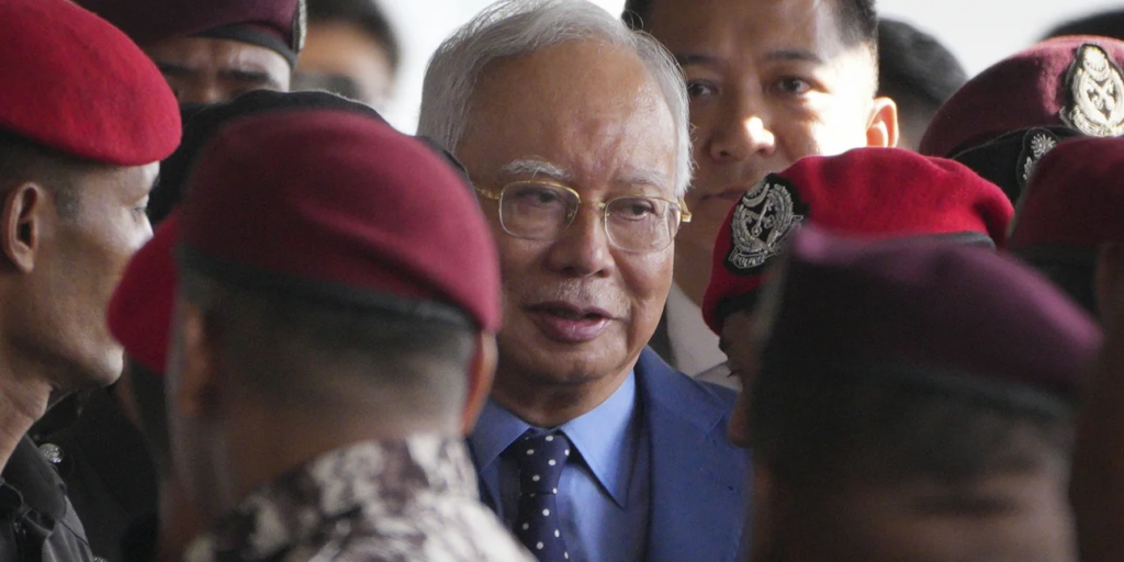 Σε 15 έτη κάθειρξη καταδικάστηκε πρώην πρωθυπουργός της Μαλαισίας για ξέπλυμα χρήματος