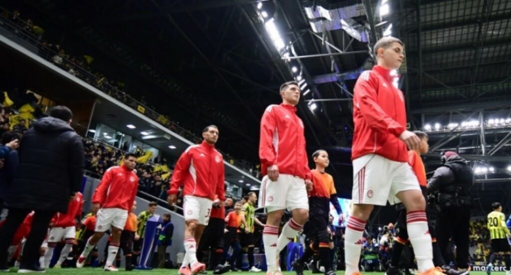 Ταλαιπωρία για τον Ολυμπιακό στην επιστροφή από το Καζακστάν: Είχε πιάσει πάγος στα φτερά του αεροπλάνου