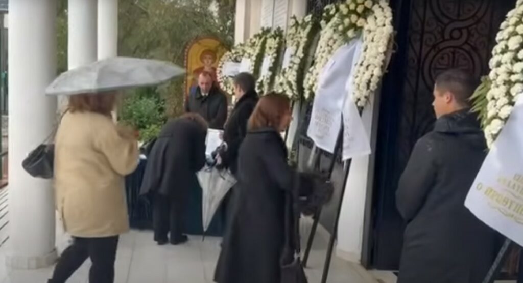 Τροχαίο στη Λούτσα: Οδύνη και λευκά τριαντάφυλλα στην κηδεία του 24χρονου