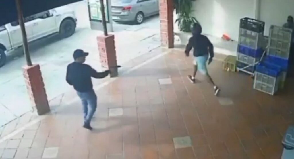 Άγριο έγκλημα στον Ισημερινό: Εκτέλεσαν στη μέση του δρόμου ποδοσφαιριστή και τη σύζυγό του - Βίντεο σοκ