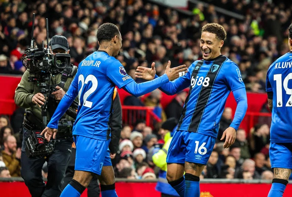 Ιστορικό ρεκόρ για την Μπόρνμουθ στο «Ολντ Τράφορντ»