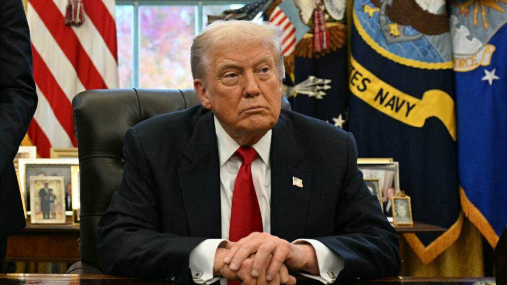 Ο Τραμπ αναβάλλει κατά ένα έτος την αύξηση των δασμών σε εισαγόμενα έπιπλα