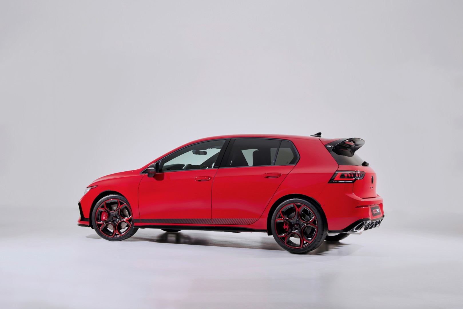 Το Volkswagen Golf GTI γιορτάζει 50 χρόνια σπορ οδήγησης