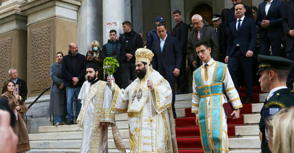 Με λαμπρότητα γιορτάζονται τα Θεοφάνεια σε Αθήνα και Πειραιά, δείτε φωτογραφίες