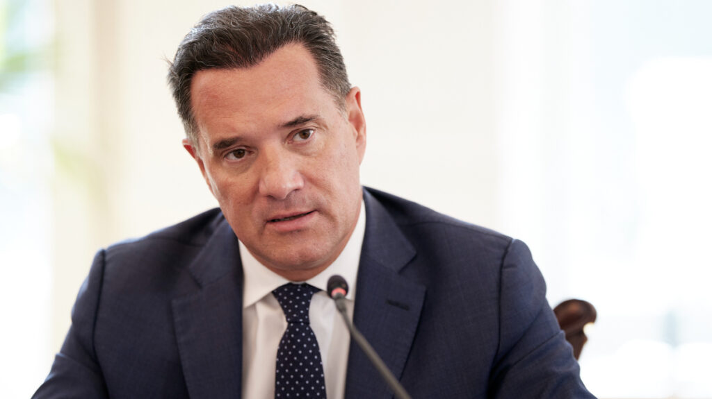 Γεωργιάδης σε Βαρουφάκη για τις δηλώσεις του περί ναρκωτικών: Ανεύθυνε, καραγκιόζη, είναι επικίνδυνο αυτό που λες