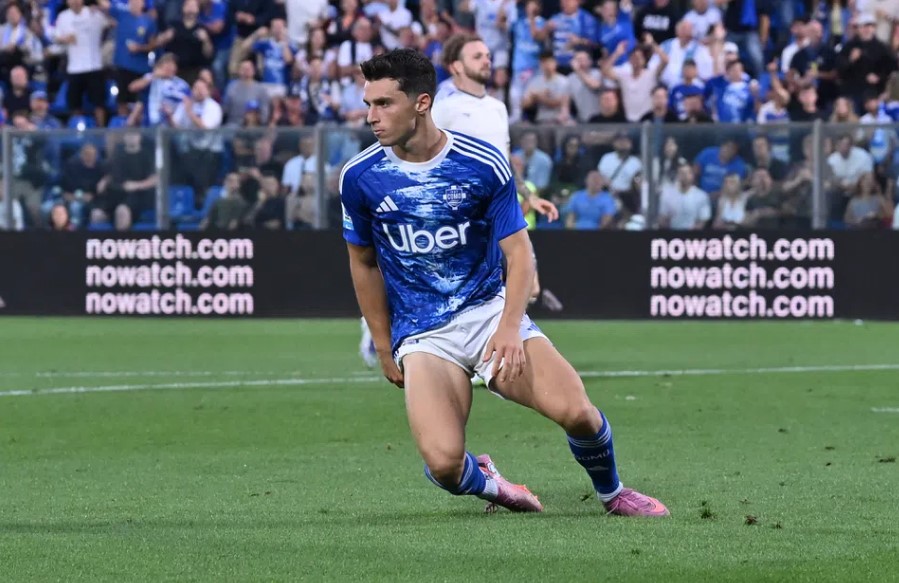 Εγκώμια Φάμπρεγκας για Δουβίκα: «Διαθέτει τη σωστή νοοτροπία και δουλεύει απίστευτα σκληρά»