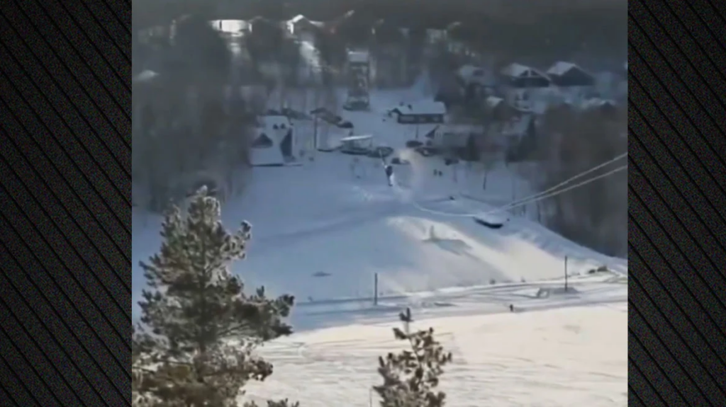 Διαβάστε ακόμη: Πετρέλαιο: Τι αλλάζει για τα ελληνικά διυλιστήρια μετά τις εξελίξεις στη Βενεζουέλα Καιρός: Σε «κόκκινο συναγερμό» – Ισχυρές βροχές και θυελλώδεις άνεμοι Γιάννης Σμαραγδής για Καποδίστρια: «Χρωστάμε περίπου 800.000 ευρώ» Πώς θα μπορούσε ο Τραμπ να καταλάβει τη Γροιλανδία σε 4 βήματα με ένα σχέδιο που θυμίζει Πούτιν