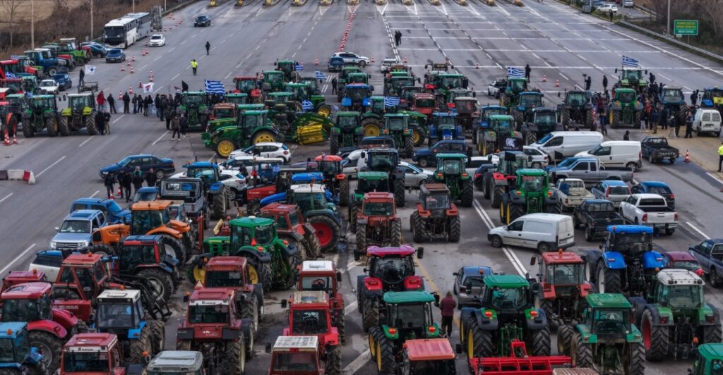 Αγρότες: Διαβουλεύσεις για συνάντηση με τον πρωθυπουργό με τερματισμό των μπλόκων