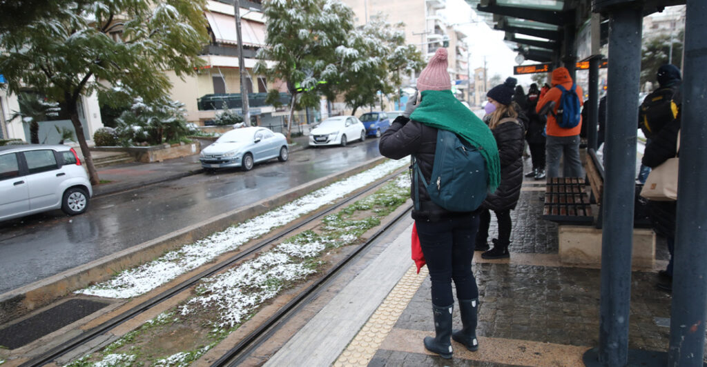 Καιρός: Πέφτει η θερμοκρασία από σήμερα, πού θα βρέχει - Οι προβλέψεις για χιόνια