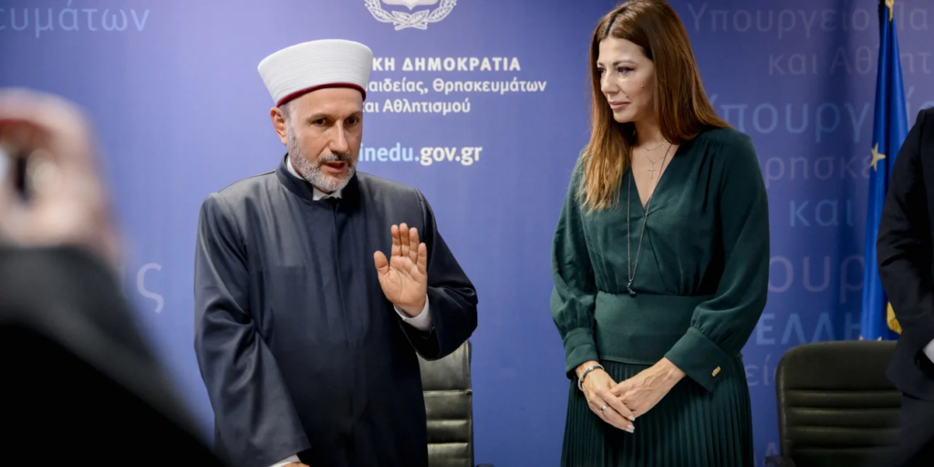 Διδυμότειχο: Ορκίστηκε ο νέος Μουφτής ενώπιον της υπουργού Παιδείας, Θρησκευμάτων και Αθλητισμού, Σοφίας Ζαχαράκη.