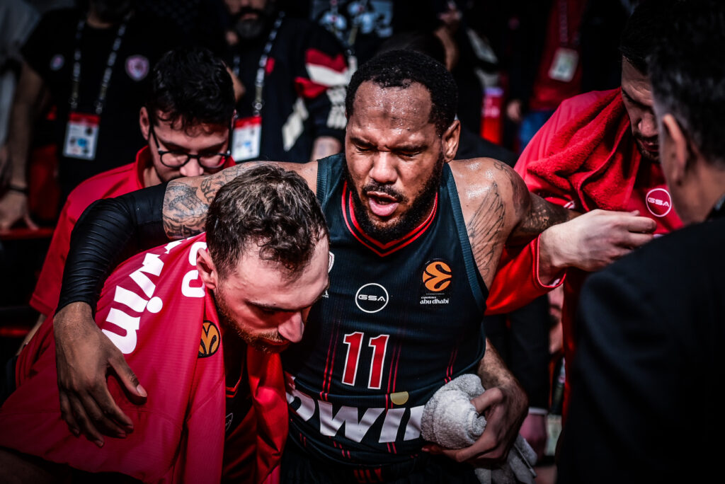 Σοκ στον Ολυμπιακό με Μόντε Μόρις: Ρήξη έξω πλαγίου συνδέσμου – Πόσο θα μείνει εκτός