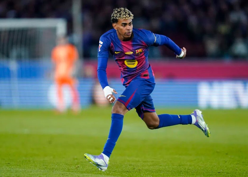 Ο Γιαμάλ έπιασε «στα πράσα» τον Σέζνι να καπνίζει στα αποδυτήρια της Μπαρτσελόνα