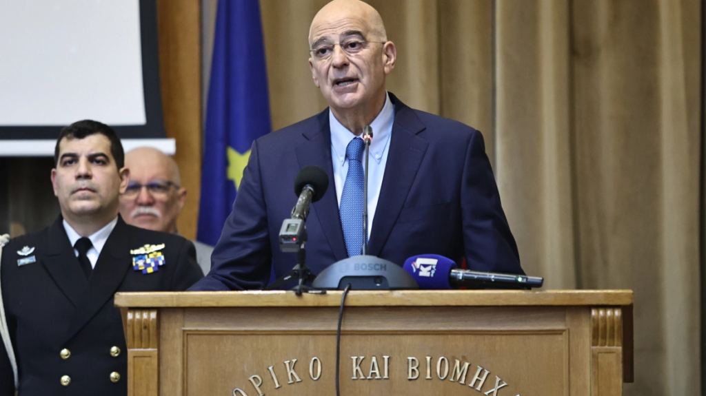 Οι δαπάνες για την άμυνα να γίνουν μοχλός ανάπτυξης για την Ελλάδα, τόνισε ο Νίκος Δένδιας