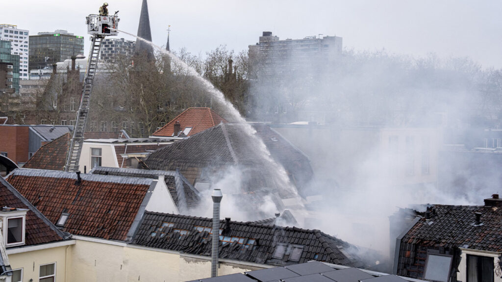 Ισχυρές εκρήξεις στο κέντρο της Ουτρέχτης, πληροφορίες για τραυματίες - Δείτε βίντεο
