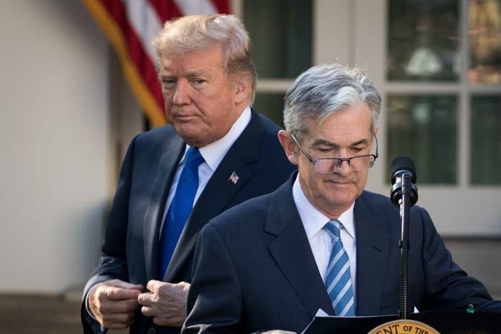 Στο στόχαστρο Trump ο Powell - Η ποινική έρευνα απειλεί την ανεξαρτησία της Fed