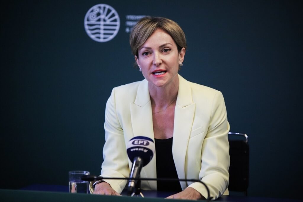 Αλεξάνδρα Σδούκου για αγρότες: Καμία ανοχή σε ύβρεις και παραβατικές συμπεριφορές