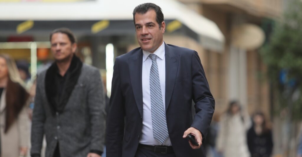 Θ. Πλεύρης: Κανένας παράνομος μετανάστης δεν νομιμοποιείται, επιταχύνεται η ανανέωση και για τους ήδη νόμιμους