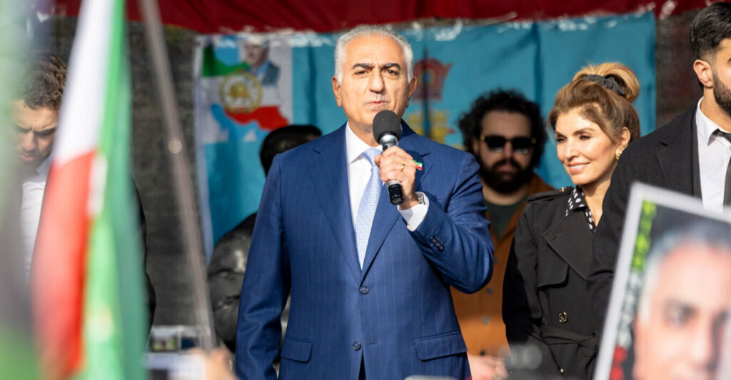 Ο Ρεζά Παχλαβί λέει πως θα επιστρέψει στο Ιράν: «Ο λαός με κάλεσε να ηγηθώ»