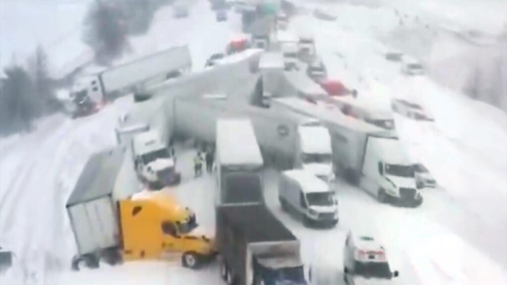 Μίσιγκαν: Kαραμπόλα με 100 οχήματα σε χιονισμένο αυτοκινητόδρομο - Δείτε βίντεο
