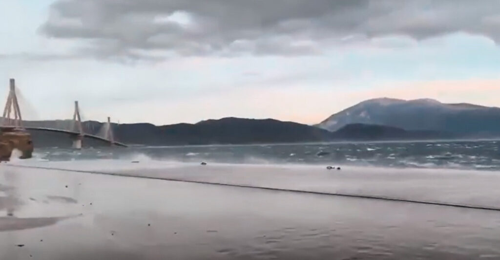 Απαγορευτικό απόπλου στο Ρίο - Αντίρριο λόγω ισχυρών ανέμων, δείτε βίντεο