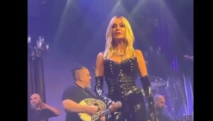 Άννα Βίσση: Η αφιέρωση στη Στεφανία Γουλιώτη: Είναι σαν να σου φωνάζει σ΄ αγαπώ το σύμπαν όλο - Βίντεο