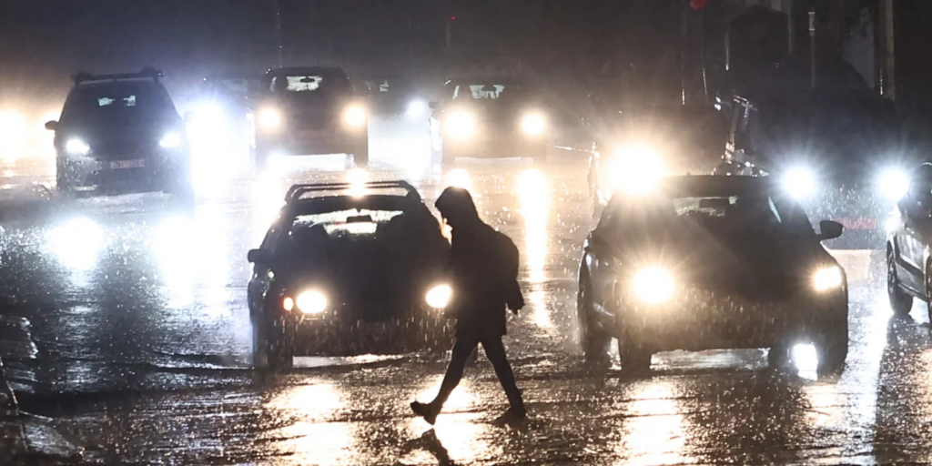 Ποτάμια οι δρόμοι στην Αττική με την κακοκαιρία να συνεχίζει το σφυροκόπημα - Προσοχή το επόμενο λέει ο Γιάννης Καλλιάνος