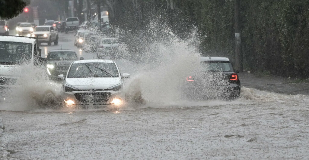 Συνεχίζεται και σήμερα η κακοκαιρία: Ποιες περιοχές θα πλήξει - Πότε αναμένονται καταιγίδεςστην Αττική