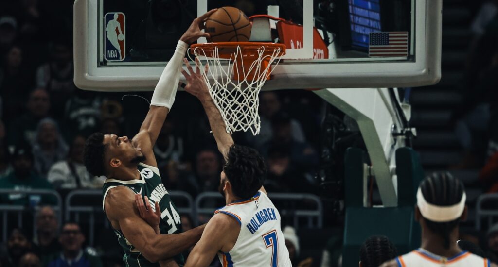 NBA: Οι Μπακς υποτάχθηκαν στους Θάντερ παρά το double double από τον Αντετοκούνμπο