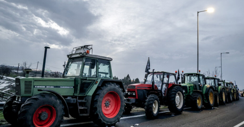 Αποχωρούν σήμερα οι αγρότες από τα μπλόκα, οι επόμενες κινήσεις - Δείτε βίντεο