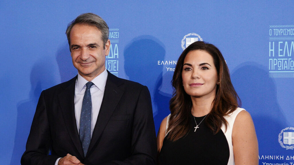 Τέλειωσε το υπουργικό - Κατ΄ ιδίαν συνομιλία του πρωθυπουργού με την Όλγα Κεφαλογιάννη