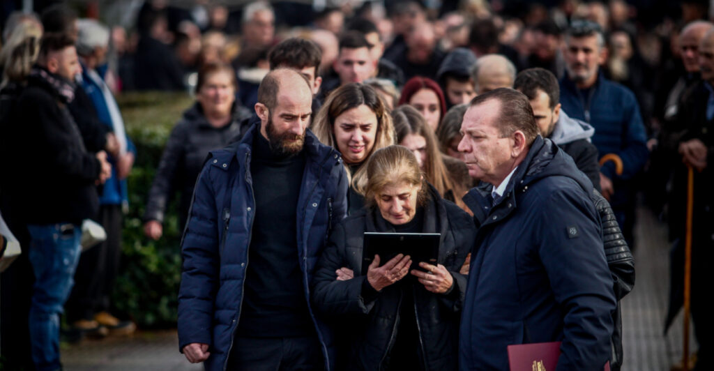 Θρήνος στις κηδείες τριών θυμάτων της τραγωδίας στην Βιολάντα