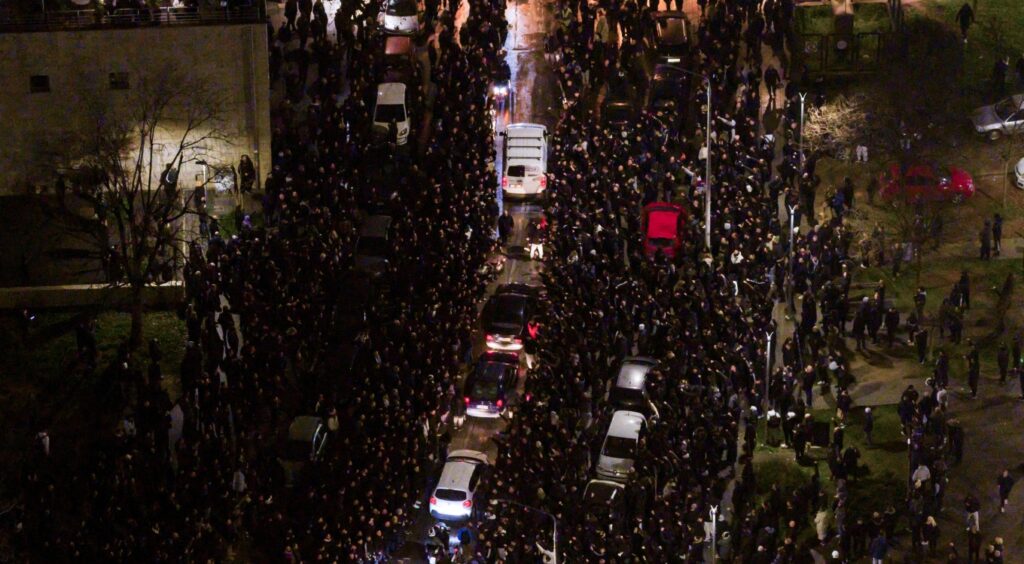 Σε Θεσσαλονίκη και Πιερία οι πρώτες κηδείες των 7 οπαδών του ΠΑΟΚ που σκοτώθηκαν στη Ρουμανία, ράγισαν καρδιές στην Τούμπα