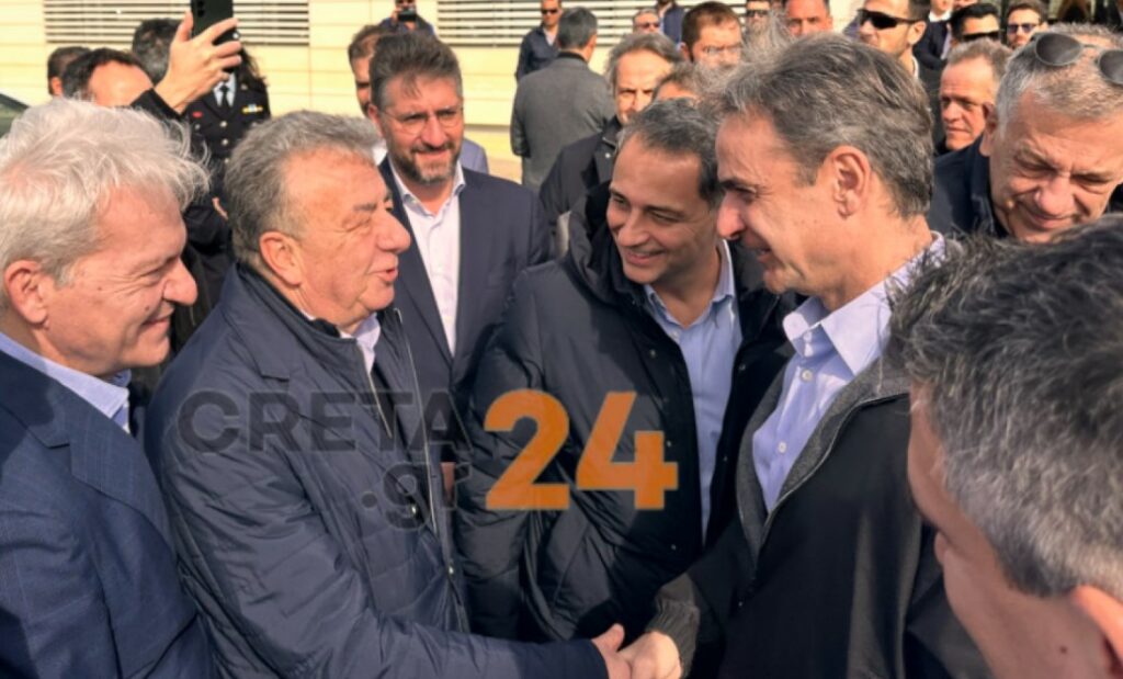 Στο εργοτάξιο του αεροδρομίου στο Καστέλλι ο Κυριάκος Μητσοτάκης