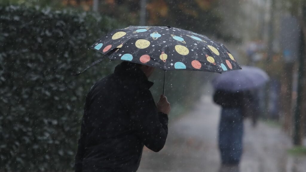 Καιρός: Καταιγίδες και θυελλώδεις άνεμοι σήμερα στα δυτικά - Η πρόγνωση για τα Θεοφάνια