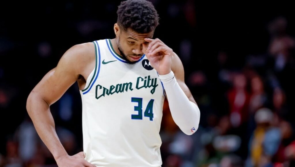 Νέα δημοσιεύματα για τον Αντετοκούνμπο: «Έφτασε κοντά να απολύσει τον ατζέντη του επειδή δεν του έχει βρει ακόμα ομάδα»