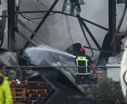 Έκρηξη στο εργοστάσιο «Βιολάντα»: Φωτογραφία από το σημείο της διαρροής προπανίου - «Τους λέγαμε μυρίζει υγραέριο» 