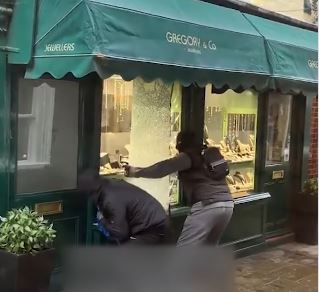 260201120240_listeia